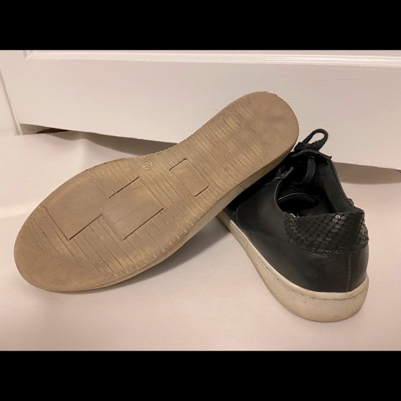 Black sneakers - Picture 2 of 2